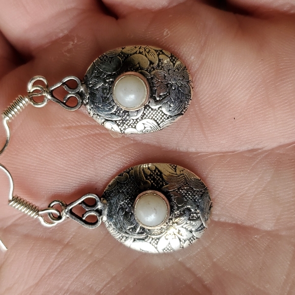 New Pearl Silver Earrings. - Picture 5 of 8